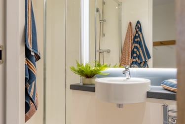 Classic Plus En Suite at Bridge House, 180 Old Dumbarton Road, City Centre, Glasgow, G38QB - Image 5